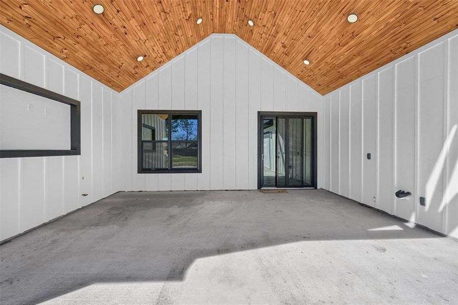 Outdoor vaulted back patio