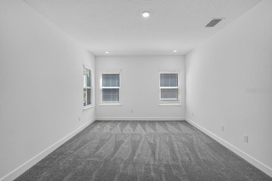 Spacious, unfurnished interior of a new home in Hammock at Two Rivers, Zephyrhills (Image 23).