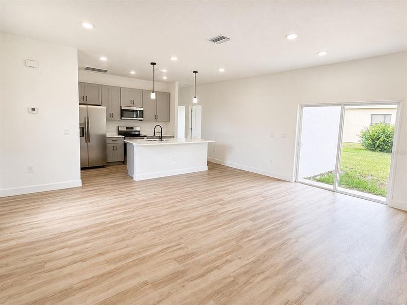 Spacious, unfurnished interior of a new home in , Kissimmee (Image 8).
