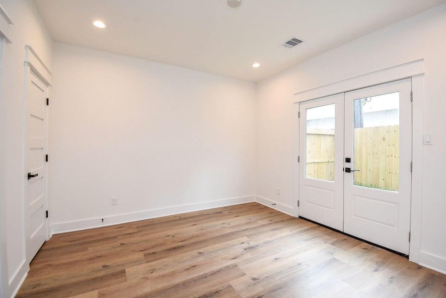 Spacious, unfurnished interior of a new home in , Houston (Image 20).