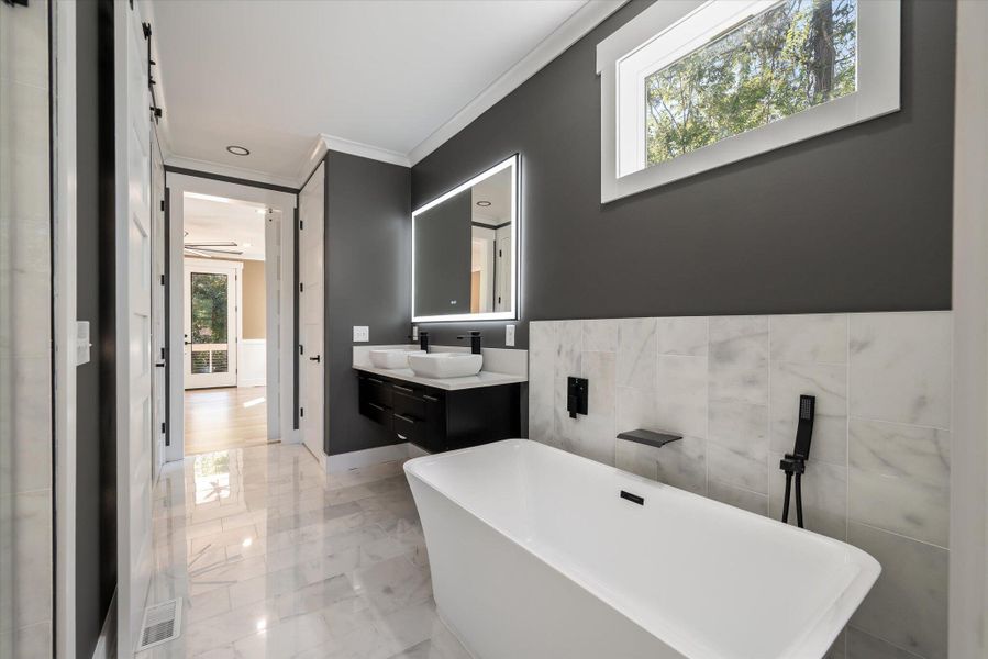 Furnished interior view inside a new home in , Charleston (Image 37).