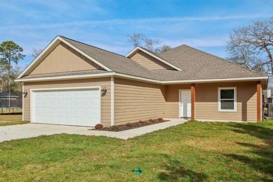 Charming single-story home with 3 bedrooms and 2 bathrooms. Charming single-story home with 3 bedrooms and 2 bathrooms.