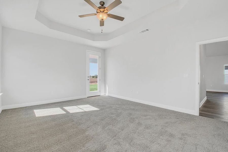 Spacious, unfurnished interior of a new home in The Bluffs at Lafayette, Freeport (Image 16).