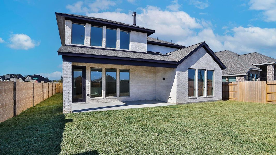 Exterior details and patio area of a home in Amira, Tomball (Image 3).