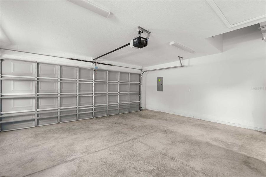 Spacious, unfurnished interior of a new home in , Lake Panasoffkee (Image 24).