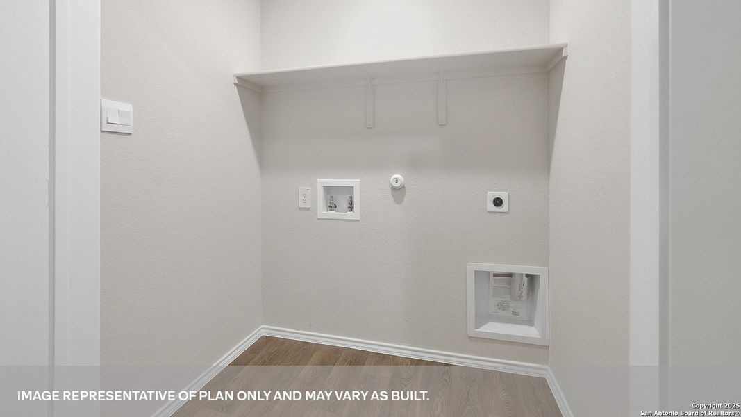 Spacious, unfurnished interior of a new home in Spring Valley, New Braunfels (Image 18).