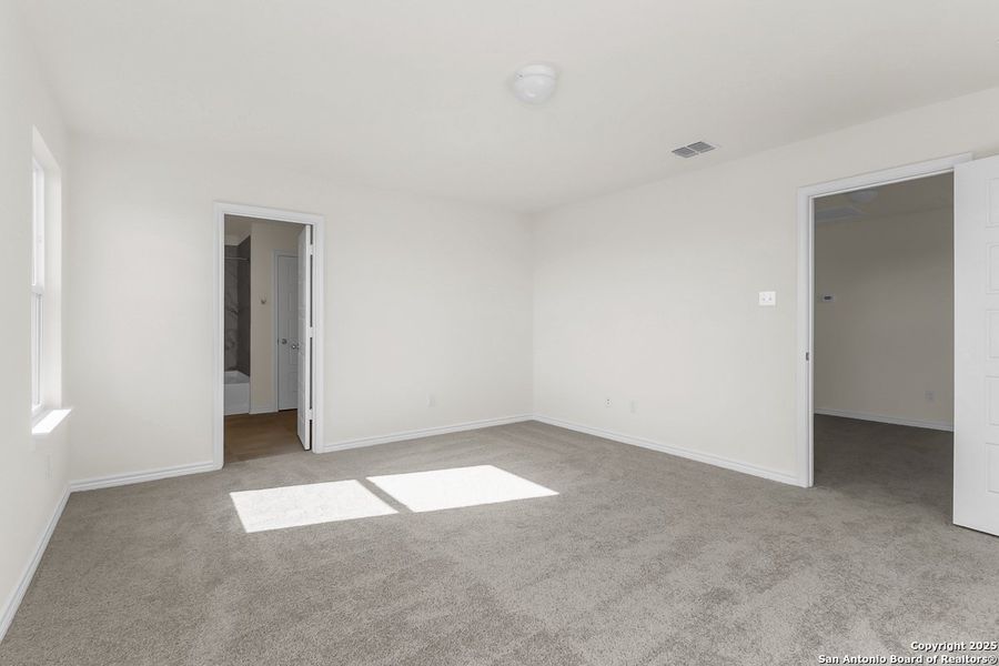 Spacious, unfurnished interior of a new home in Spanish Trails, San Antonio (Image 15).