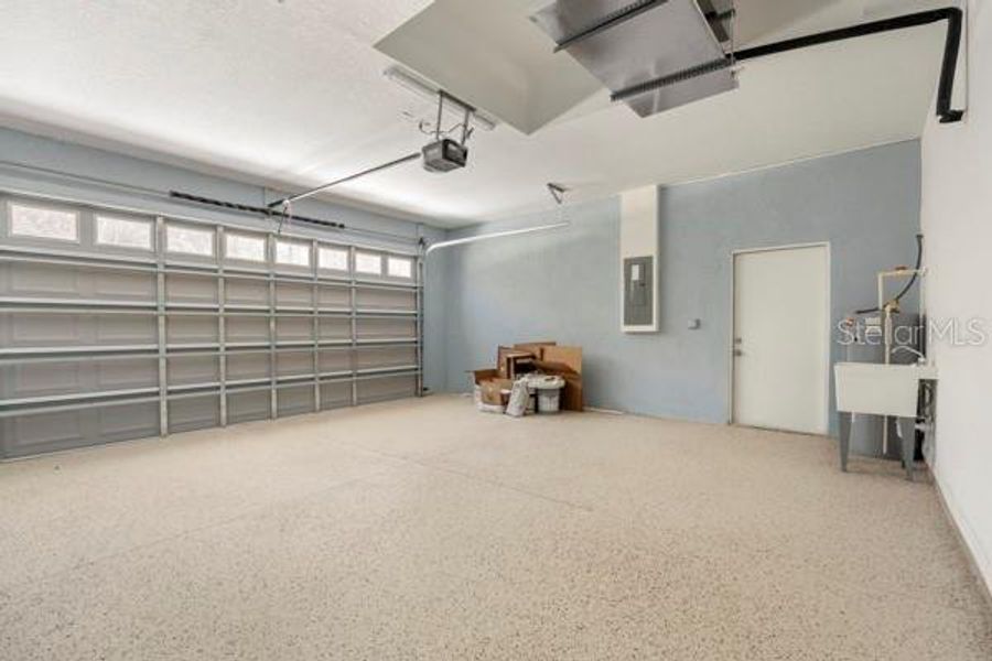 Spacious, unfurnished interior of a new home in , Ocala (Image 19).