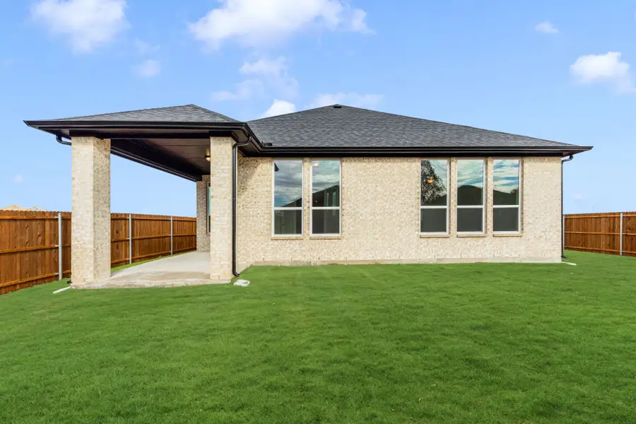 Representative exterior details of a home built from the The Rio Grande Executive by UnionMain Homes in Wildflower Ranch, Justin (Image 3).