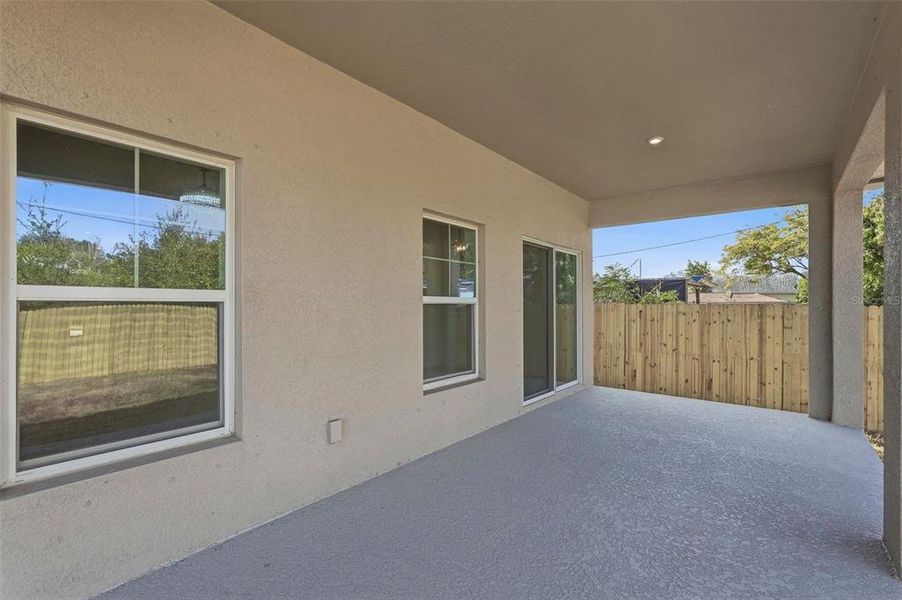 Exterior details and patio area of a home in , St. Petersburg (Image 3).
