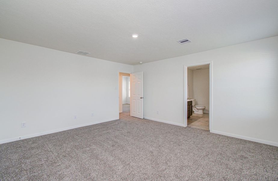 Spacious, unfurnished interior of a new home in , Hockley (Image 16).