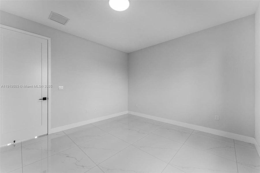 Spacious, unfurnished interior of a new home in , Miami (Image 19).