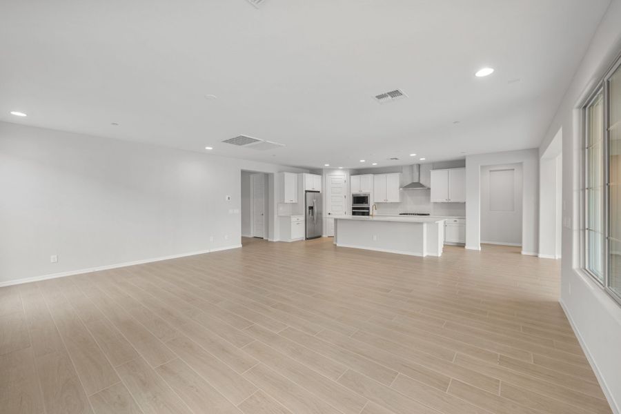 Spacious, unfurnished interior of a new home in Foothills at Northpointe, Peoria (Image 18).