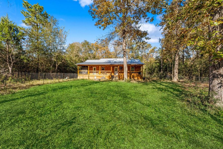 Exterior details and patio area of a home in , Coldspring (Image 26).