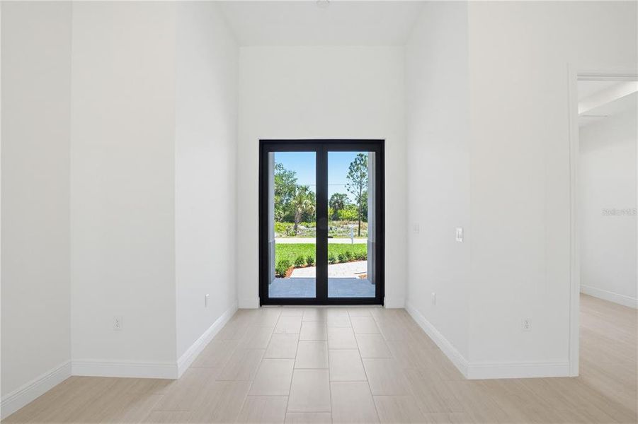 Spacious, unfurnished interior of a new home in , North Port (Image 24).