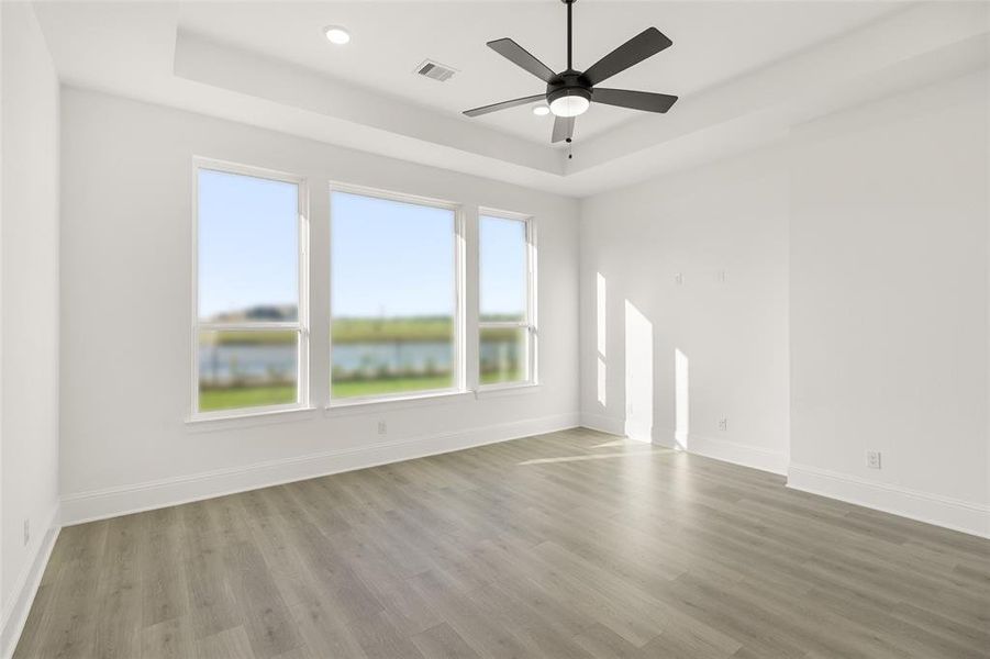 Spacious, unfurnished interior of a new home in Fulshear Lakes, Fulshear (Image 19). Spacious, unfurnished interior of a new home in Fulshear Lakes, Fulshear (Image 19).