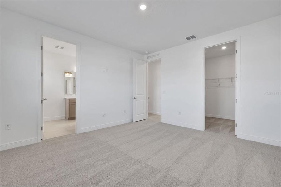 Spacious, unfurnished interior of a new home in , St. Cloud (Image 24).