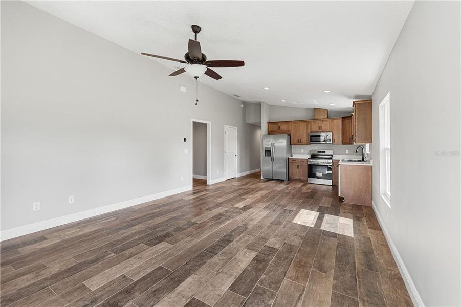 Spacious, unfurnished interior of a new home in , Lake Panasoffkee (Image 30).