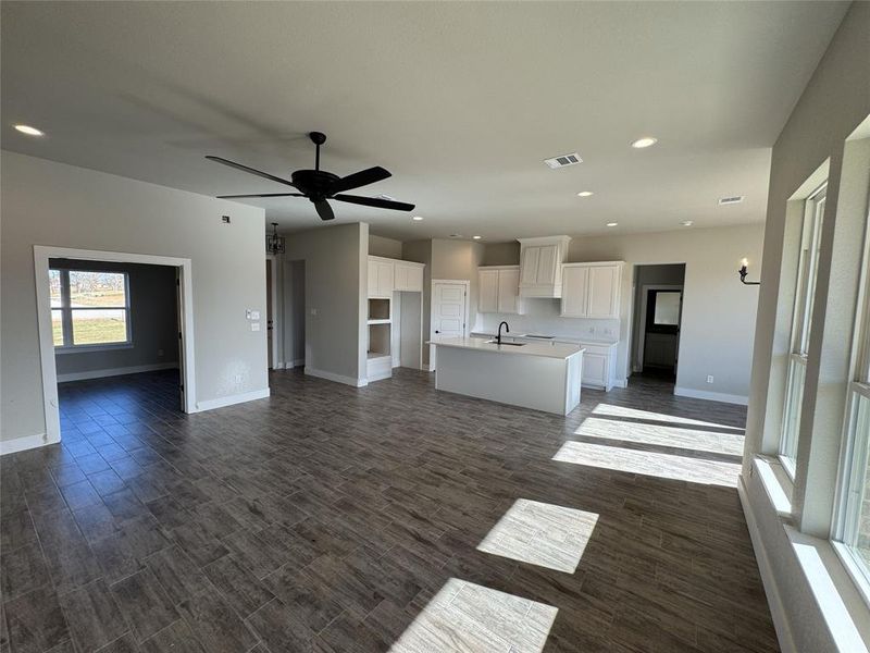 Spacious, unfurnished interior of a new home in Taylor Ranch, Springtown (Image 9).