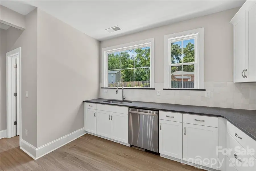 Large kitchen windows Large kitchen windows