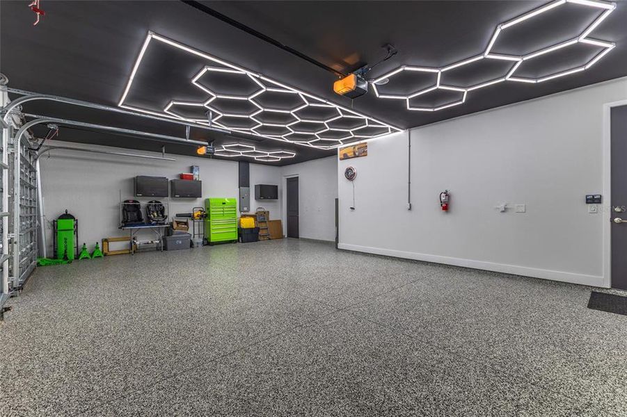 Spacious, unfurnished interior of a new home in , Lehigh Acres (Image 25).