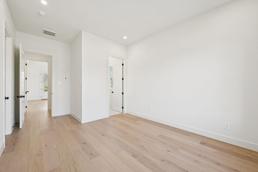 Bedroom 4 w/ensuite bath Bedroom 4 w/ensuite bath