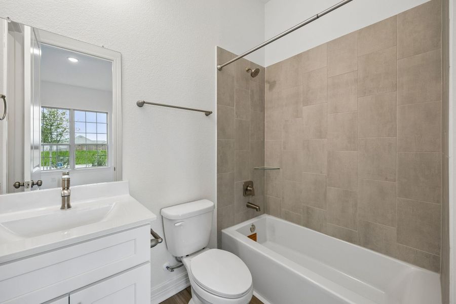 Furnished interior view inside a new home in Lago Mar, Texas City (Image 16).