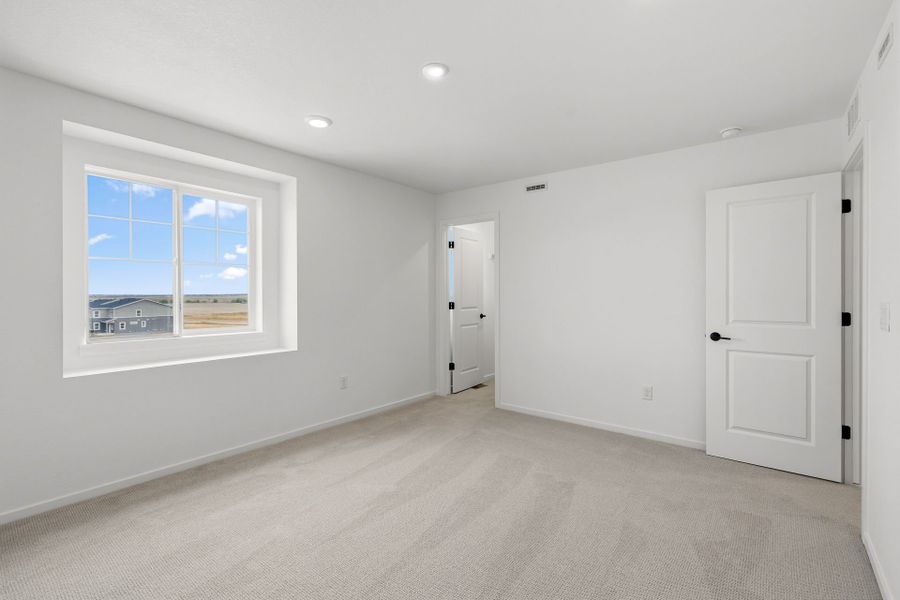 Spacious, unfurnished interior of a new home in Harvest Crossing, Aurora (Image 23).