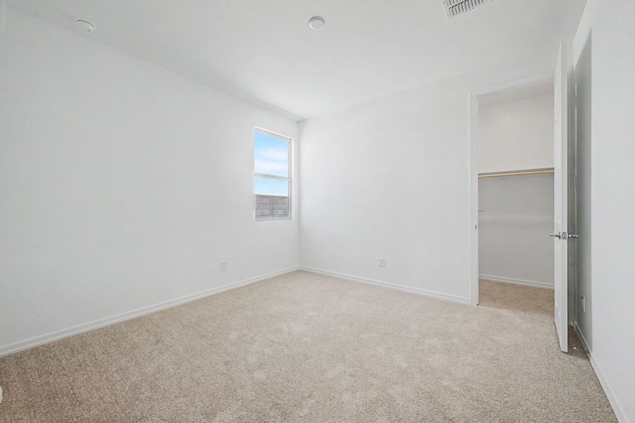 Spacious, unfurnished interior of a new home in White Tank Vistas, Waddell (Image 13).