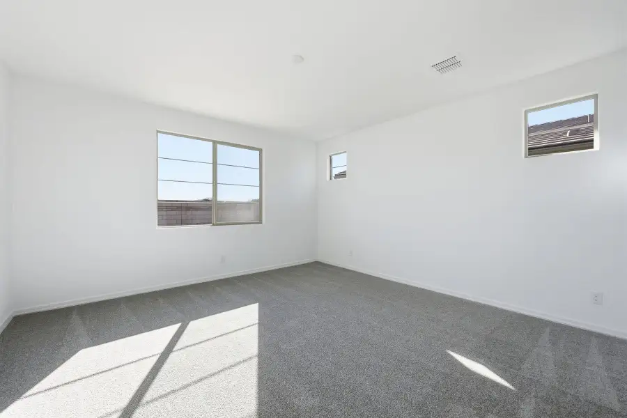 Spacious, unfurnished interior of a new home in Empire Pointe, Queen Creek (Image 11).
