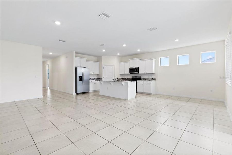 Spacious, unfurnished interior of a new home in Beaumont, Wildwood (Image 16).
