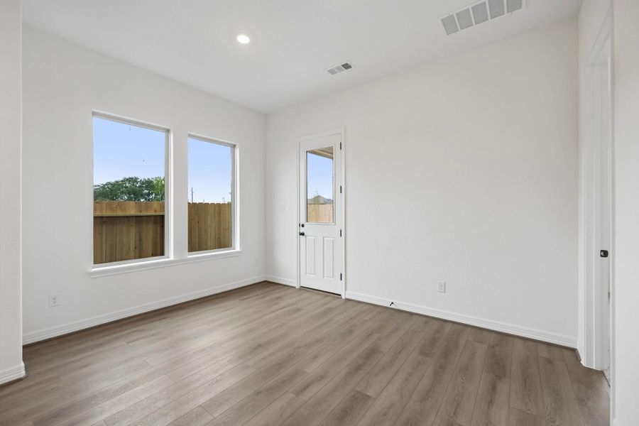 Spacious, unfurnished interior of a new home in Bergamo, Katy (Image 14).