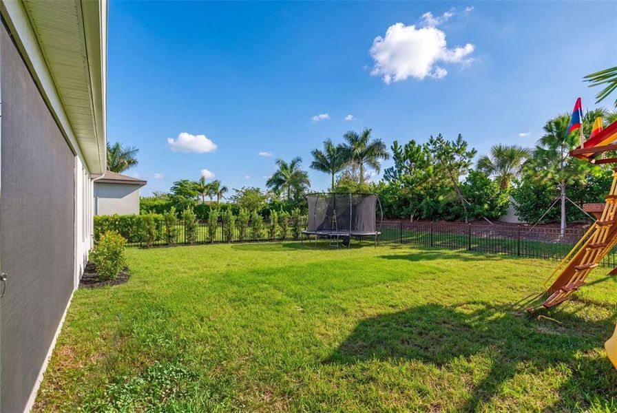 Exterior details and patio area of a home in , Bradenton (Image 31).