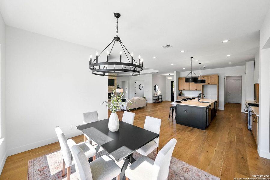 Furnished interior view inside a new home in , Bandera (Image 7).