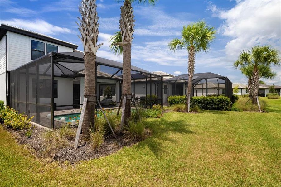 Exterior details and patio area of a home in , Bradenton (Image 34).