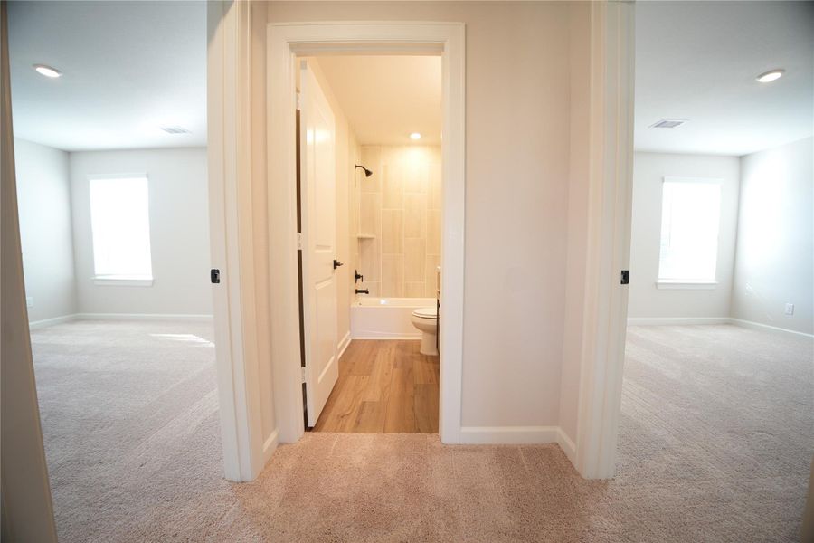 Spacious, unfurnished interior of a new home in Wedgewood Forest, Conroe (Image 28). Spacious, unfurnished interior of a new home in Wedgewood Forest, Conroe (Image 28).