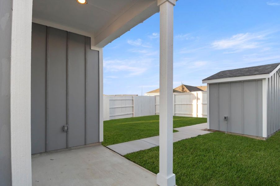 Exterior details and patio area of a home in Harvest Ridge, Elgin (Image 1).