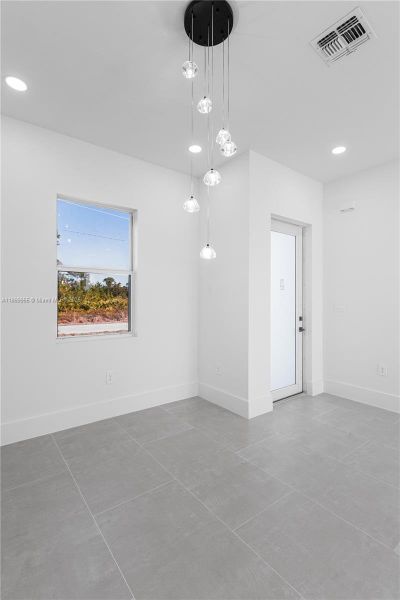 Spacious, unfurnished interior of a new home in , Lehigh Acres (Image 14).