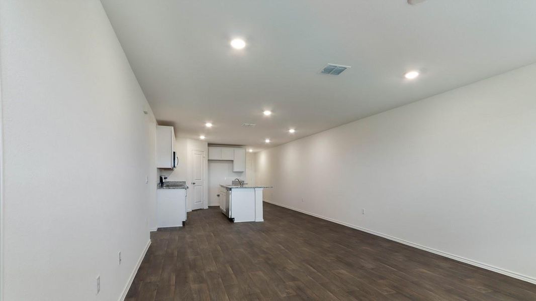 Spacious, unfurnished interior of a new home in Palomino, Manor (Image 14).