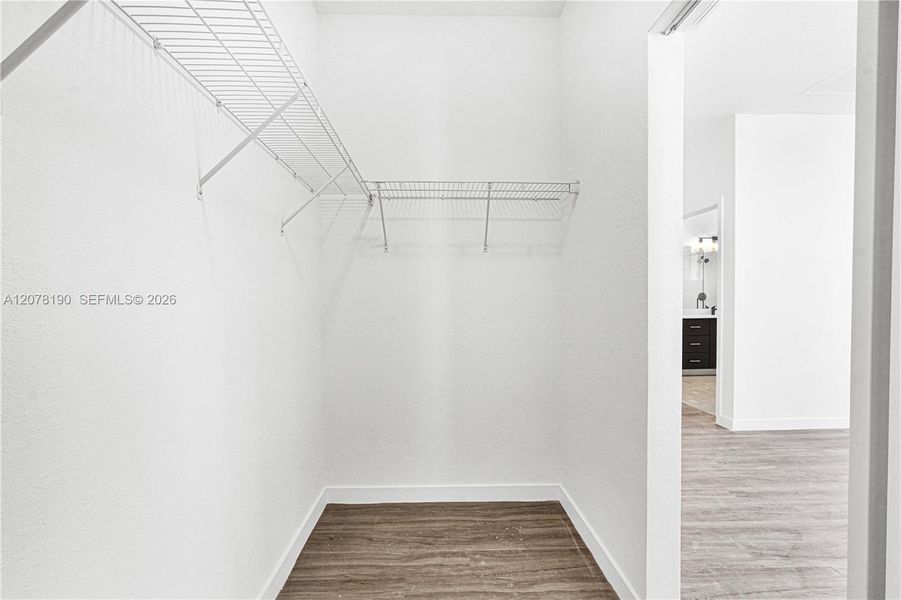 Spacious, unfurnished interior of a new home in , Miami (Image 66).