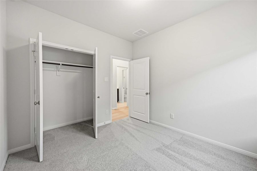 Spacious, unfurnished interior of a new home in Sundance Cove, Crosby (Image 21).
