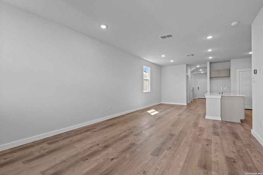 Spacious, unfurnished interior of a new home in Applewhite Meadows, San Antonio (Image 16).