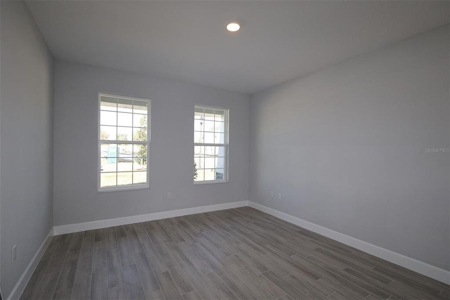 Spacious, unfurnished interior of a new home in Wolf Lake Ranch, Apopka (Image 5).