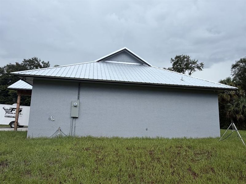 Exterior details and patio area of a home in , Okeechobee (Image 22).