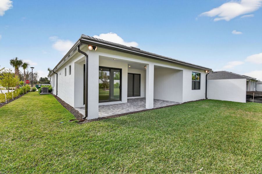 Exterior details and patio area of a home in Hendrix Reserve, Lake Worth (Image 26).