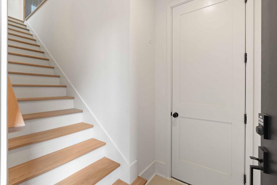 Spacious, unfurnished interior of a new home in , Charleston (Image 19).