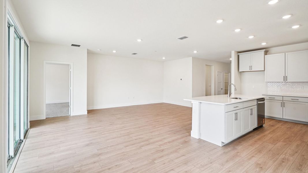 Representative unfurnished interior of a home built from the Lantana by D.R. Horton in Tartan Farms at Winding Oaks, Ocala (Image 20).