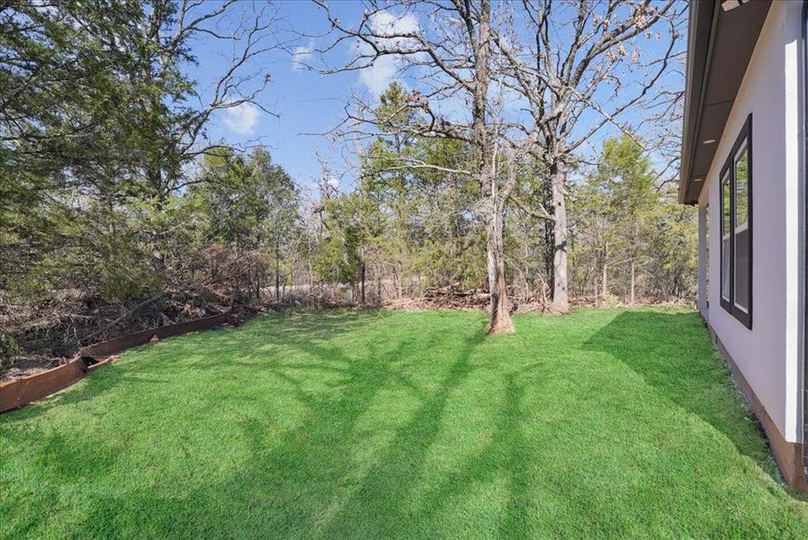 Exterior details and patio area of a home in , Mabank (Image 4).