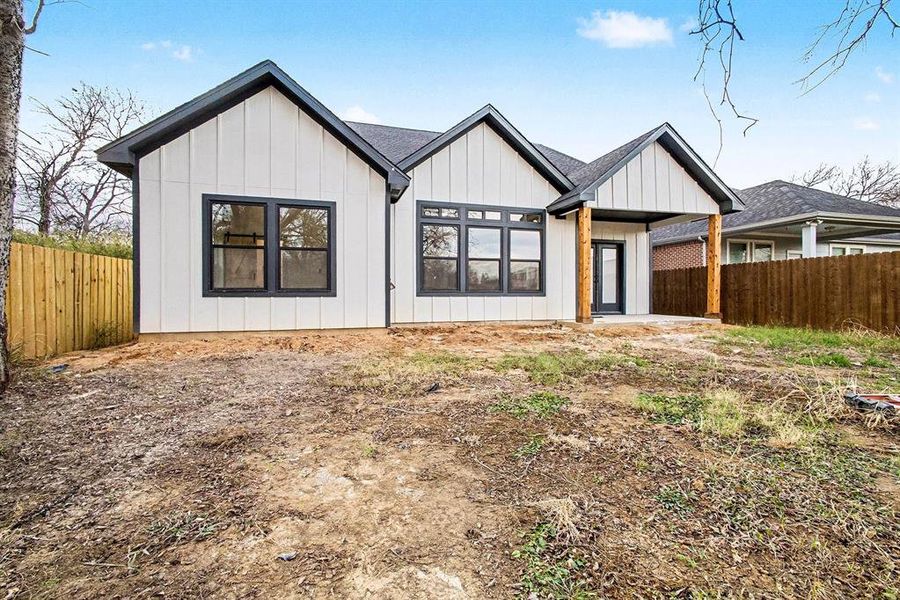 Exterior details and patio area of a home in , Dallas (Image 3).