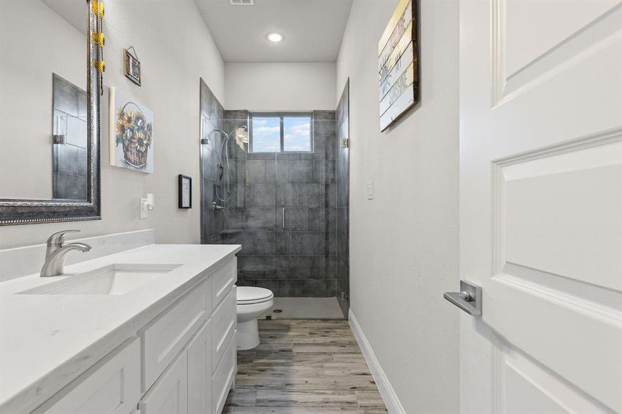 Furnished interior view inside a new home in , Leonard (Image 30).